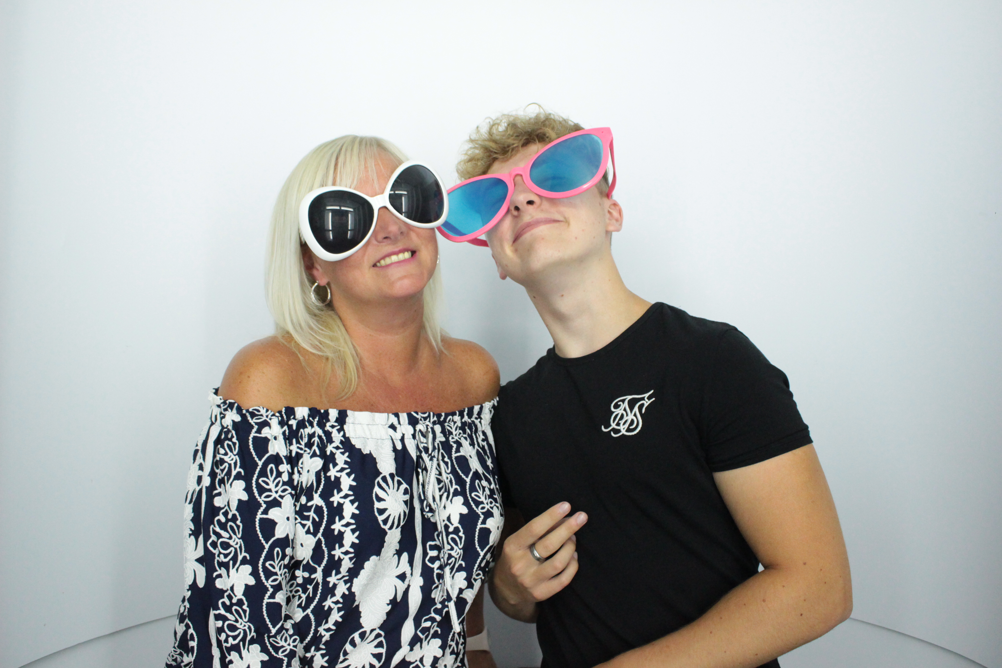 Martin & Colleen’s Joint 50th | View more photos from the event at gallery.myphotoboothexperience.co.uk/u/MyPhotoBoothExperienceLtd/Martin-Colleen’s-Joint-50th